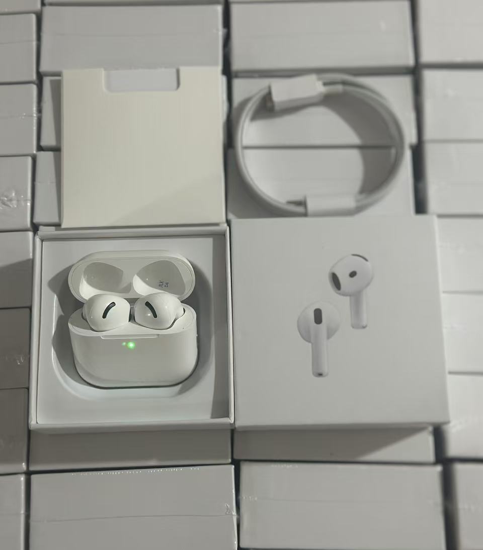 Bluetooth noise-cancelling headphones